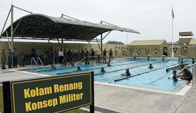 kolam renang konsep militer